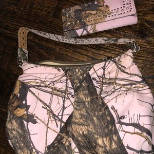 Mossy Oak purse with matching wallet